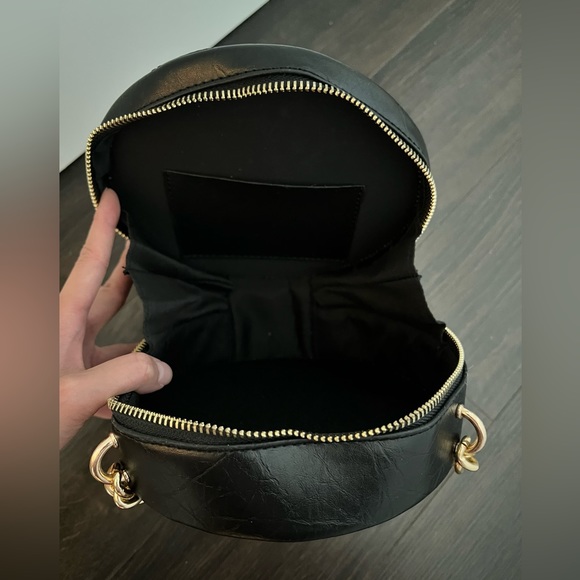 Faux leather quilted circle black purse - Picture 5 of 5